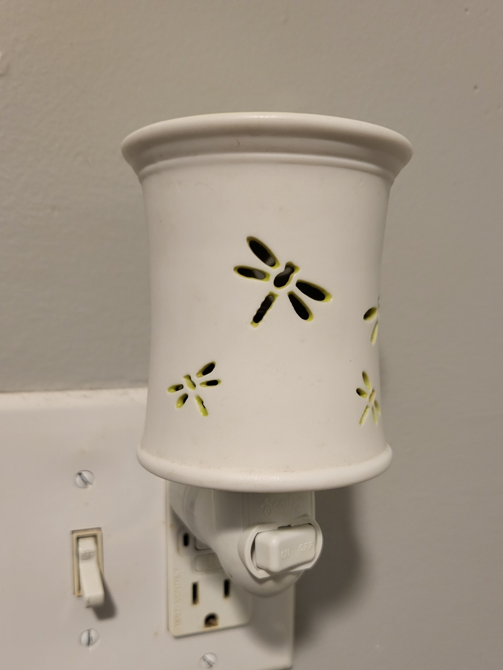 Scentsy White Ceramic Dragonfly Plug-In Wall Decor Night Light